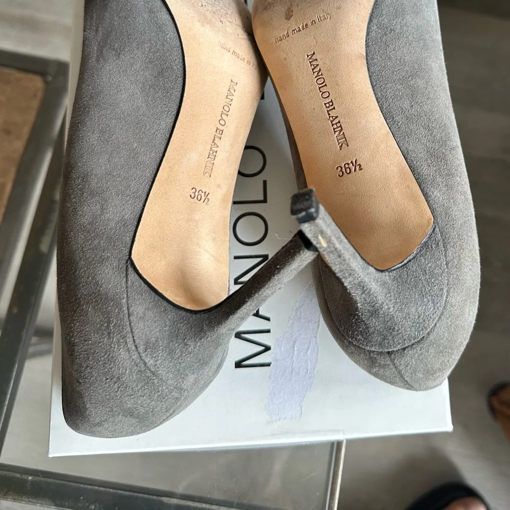 Manolo Blahnik Elegant Gray Suede Pumps 36.5 - Picture 6 of 9